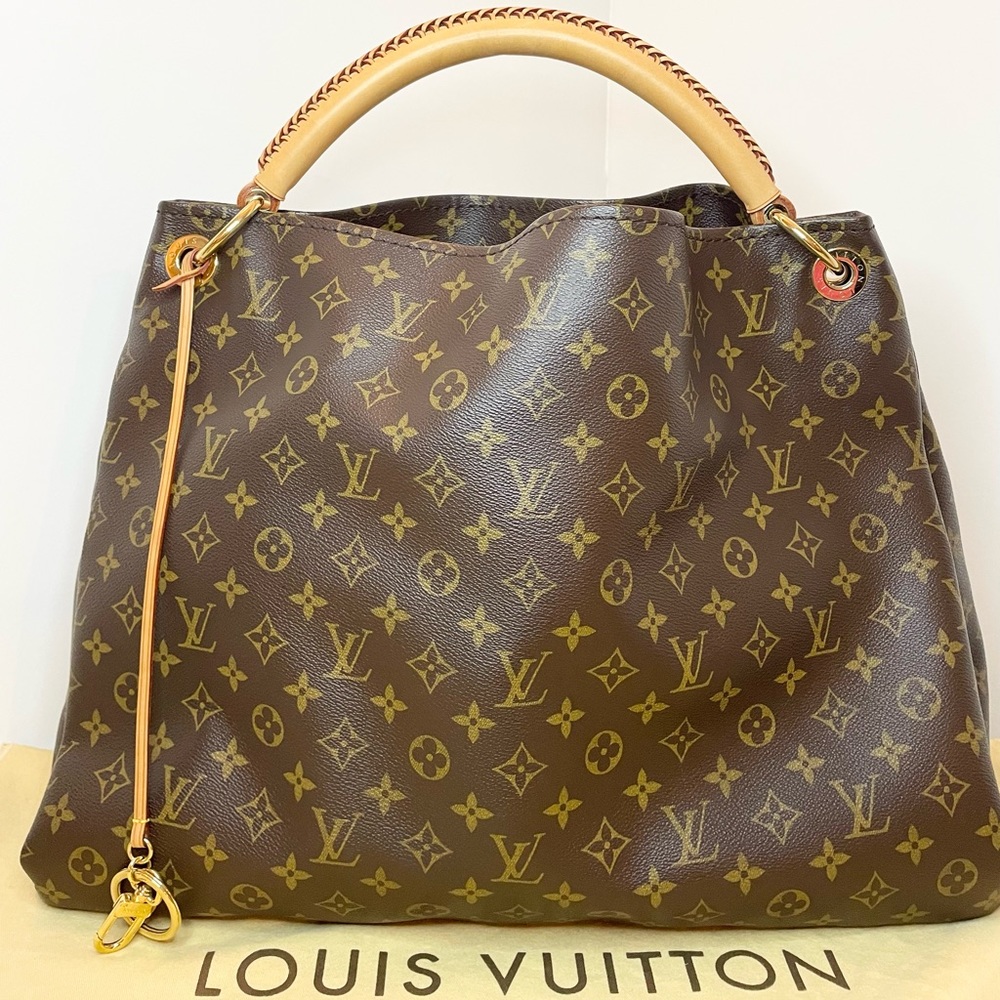 ❌Sold❌ Authentic Louis Vuitton Artsy GM